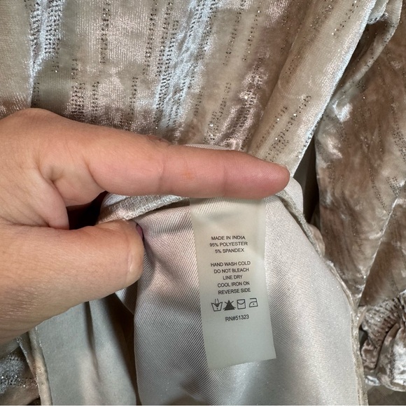 Vince Camuto Womens Beige Blouson Sleeve Velvet Top size M - Picture 7 of 10